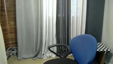 Snapshot of hugecockjames09 chatting on October 29, 8:27 am hugecockjames09 online show from October 29, 8:27 am