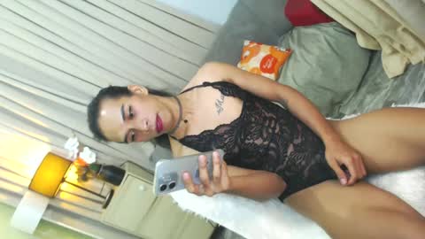 Maxii online show from December 7, 9:00 pm