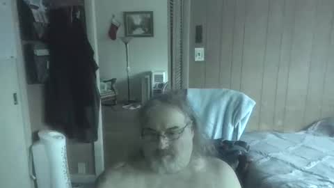 Snapshot of huggybear566 chatting on April 10, 4:44 pm lonely huggy bear online show from April 10, 4:44 pm