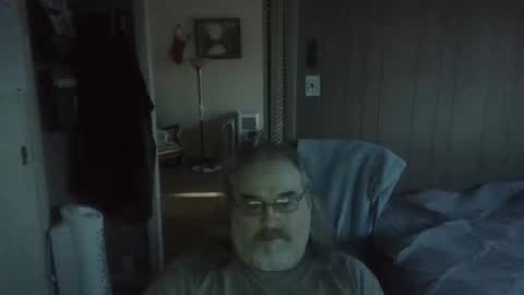 Snapshot of huggybear566 chatting on April 11, 11:25 am lonely huggy bear online show from April 11, 11:25 am