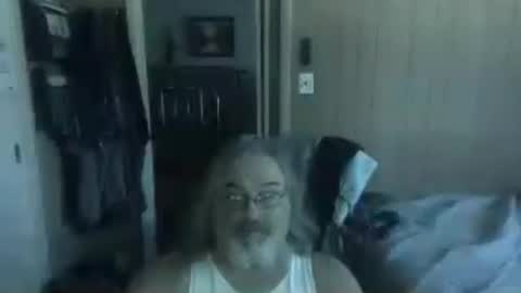 Snapshot of huggybear566 chatting on July 14, 4:13 pm lonely huggy bear online show from July 14, 4:13 pm