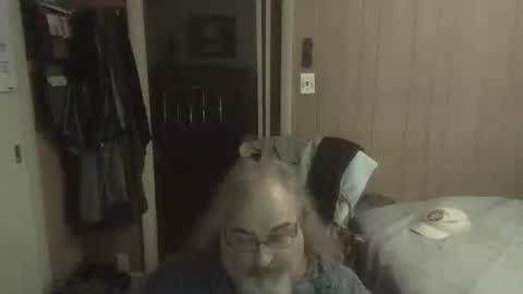 Snapshot of huggybear566 chatting on July 15, 2:44 pm lonely huggy bear online show from July 15, 2:44 pm
