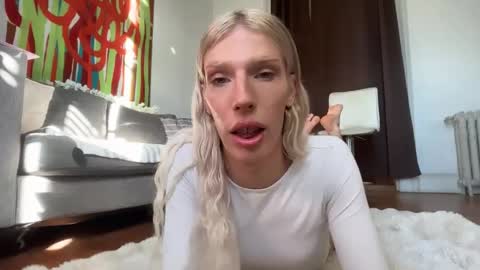 Alice help me reach 100 likes  online show from April 18, 7:07 pm