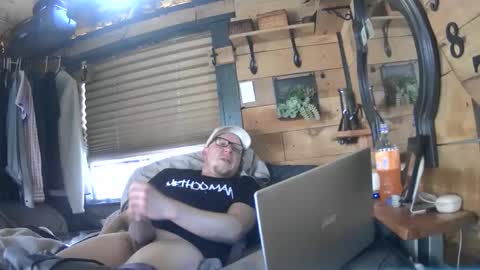 Snapshot of hungsingledad79 chatting on December 4, 7:34 pm HuingsingleDad79 online show from December 4, 7:34 pm