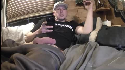 Snapshot of hungsingledad79 chatting on December 5, 4:20 am HuingsingleDad79 online show from December 5, 4:20 am