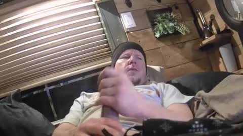 Snapshot of hungsingledad79 chatting on December 18, 7:47 am HuingsingleDad79 online show from December 18, 7:47 am