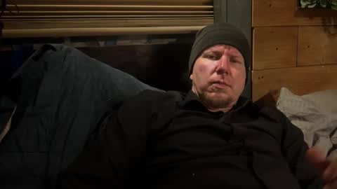 Snapshot of hungsingledad79 chatting on December 20, 5:04 am HuingsingleDad79 online show from December 20, 5:04 am