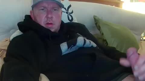 Snapshot of hungsingledad79 chatting on March 5, 7:10 pm HuingsingleDad79 online show from March 5, 7:10 pm