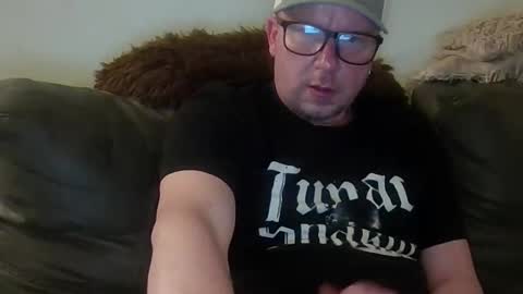 Snapshot of hungsingledad79 chatting on March 13, 8:32 am HuingsingleDad79 online show from March 13, 8:32 am