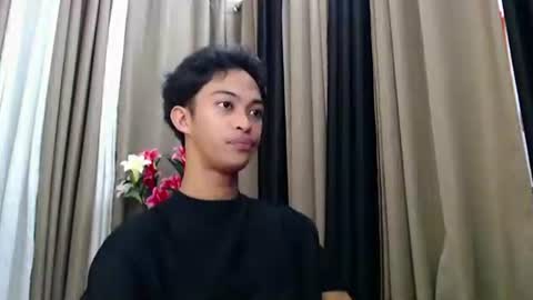 hunk_edward online show from May 31, 8:21 am