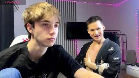 hunks_bromance online show from March 19, 4:33 pm