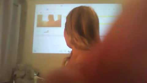 hunnyboo2323 online show from May 16, 12:29 am