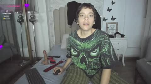 Snapshot of hunter_exe_ chatting on April 18, 3:54 am hunter exe online show from April 18, 3:54 am