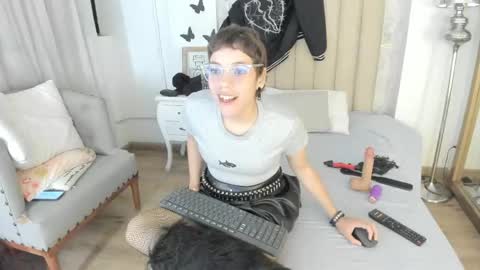 Snapshot of hunter_exe_ chatting on April 19, 3:50 am hunter exe online show from April 19, 3:50 am