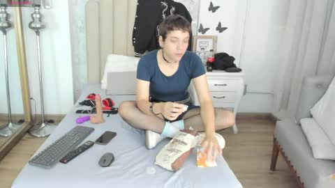 Snapshot of hunter_exe_ chatting on April 20, 3:42 am hunter exe online show from April 20, 3:42 am