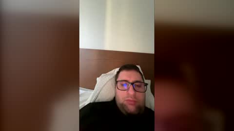 Snapshot of hurka236 chatting on April 15, 6:20 am Jduhhwnn online show from April 15, 6:20 am