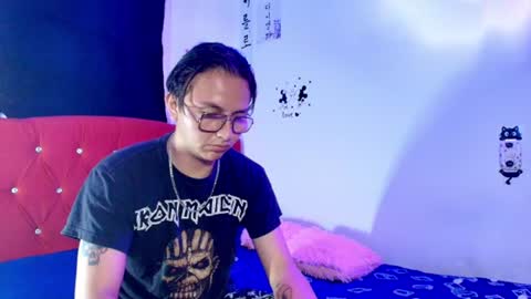 Snapshot of husbands_horny chatting on June 21, 11:02 am husbands_horny online show from June 21, 11:02 am