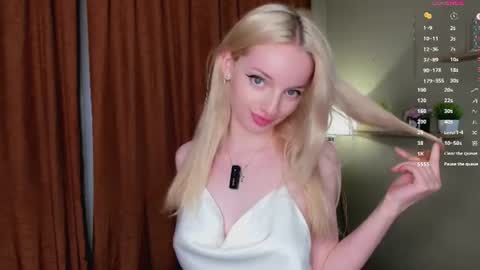 Snapshot of hypno_eyes_babe chatting on July 3, 4:02 pm Kate online show from July 3, 4:02 pm
