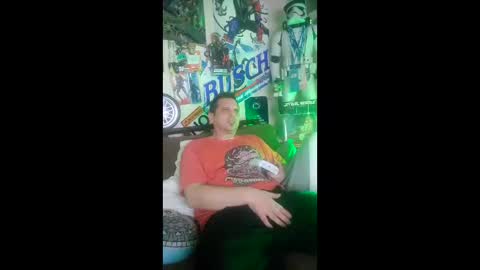 Snapshot of i124nakwitu chatting on April 5, 8:33 am i124nakwitu online show from April 5, 8:33 am