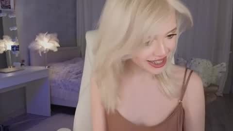 Snapshot of i__am_joss chatting on February 19, 11:45 pm Joselle online show from February 19, 11:45 pm