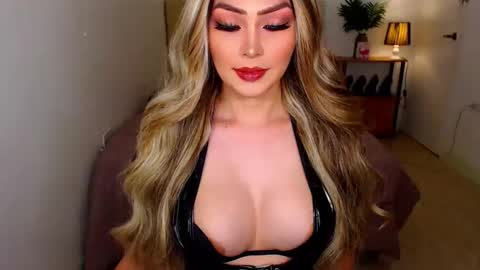 QUEEN SUSSIE BROWN online show from February 27, 5:07 am