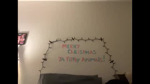 Snapshot of i_o_ro chatting on December 31, 2:19 am i o ro online show from December 31, 2:19 am