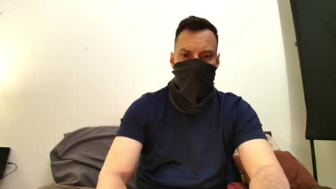 Snapshot of i_o_ro chatting on March 1, 7:32 am i o ro online show from March 1, 7:32 am