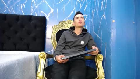 Iam Smith  online show from February 17, 3:47 am