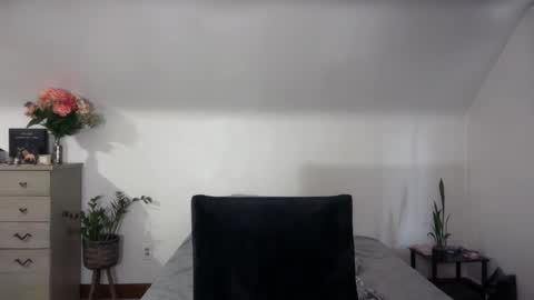 Crystal online show from October 31, 4:30 pm