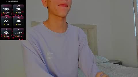 Juliiiiian online show from March 26, 11:49 am