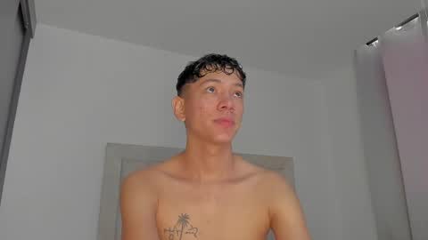 Juliiiiian online show from April 18, 11:47 am