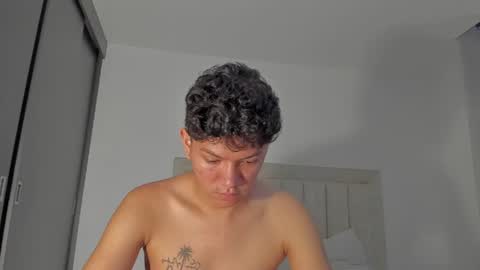 Snapshot of iamjulian_ chatting on June 25, 11:26 am Juliiiiian online show from June 25, 11:26 am
