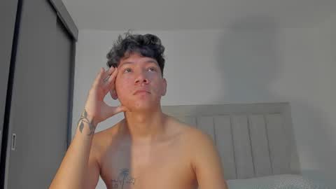Snapshot of iamjulian_ chatting on July 15, 11:15 am Juliiiiian online show from July 15, 11:15 am