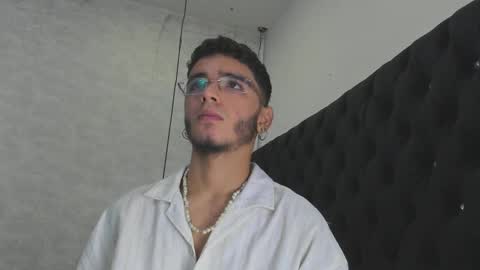 IAN CASTILLO online show from February 15, 11:06 am