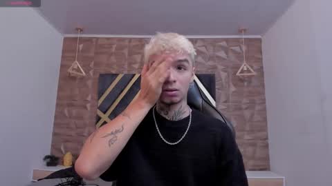 IAN CASTILLO online show from February 6, 11:24 am