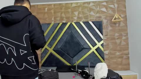 IAN CASTILLO online show from March 27, 11:10 am