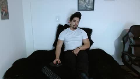 Ian Davis online show from November 17, 1:44 am