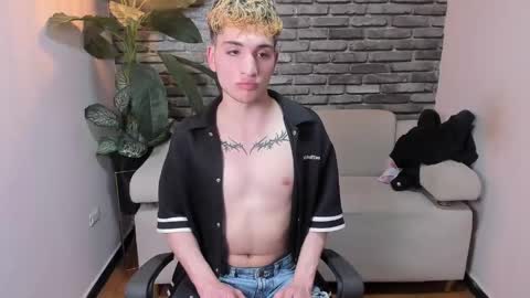 Snapshot of ian_lombardi chatting on April 14, 7:09 pm Camilo online show from April 14, 7:09 pm