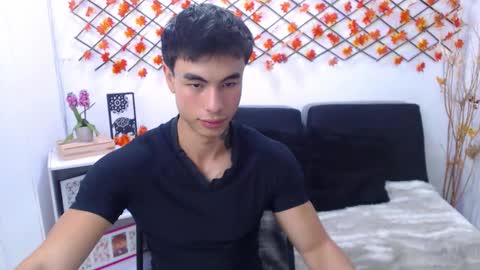 Snapshot of ian_west chatting on February 18, 12:01 pm Ian online show from February 18, 12:01 pm