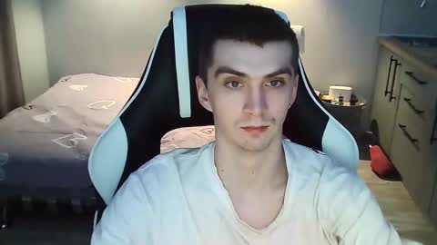 MAX online show from January 25, 8:10 pm