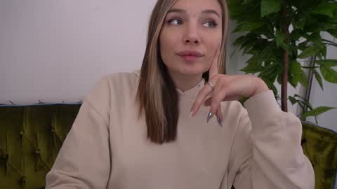 Danielle online show from January 9, 6:36 pm