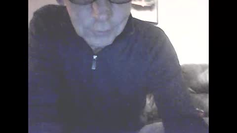 Snapshot of icemandude chatting on December 13, 10:04 pm icemandude online show from December 13, 10:04 pm