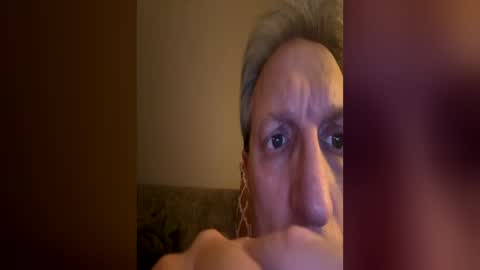 Snapshot of icums4u chatting on June 28, 9:32 pm icums4u online show from June 28, 9:32 pm