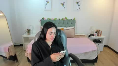 Snapshot of icysweetcam chatting on July 18, 11:47 am Icy online show from July 18, 11:47 am