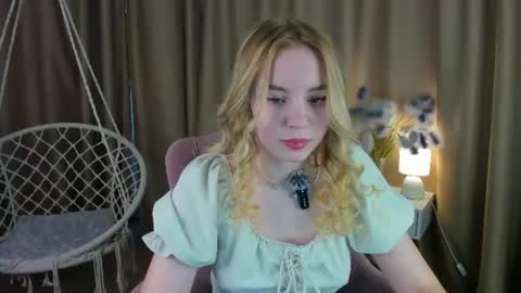 Snapshot of ida_lewiss chatting on June 25, 12:54 am Ida online show from June 25, 12:54 am