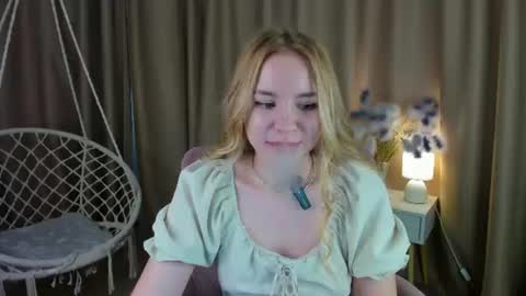 Snapshot of ida_lewiss chatting on June 25, 5:34 am Ida online show from June 25, 5:34 am