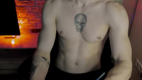 Snapshot of idkiww chatting on May 7, 10:04 pm yo online show from May 7, 10:04 pm