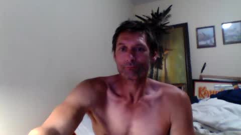 Snapshot of ifoundthegspot chatting on August 4, 6:16 am Darthmark420 online show from August 4, 6:16 am