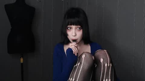 iiiiiiis online show from April 11, 10:36 pm