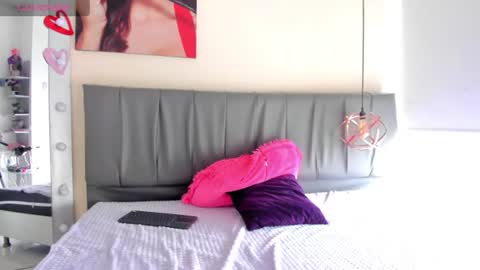 Isabella online show from July 1, 2:40 pm